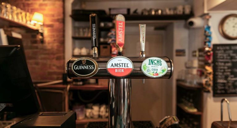 Ultimate Guide to Pub Crawls in Cambridge